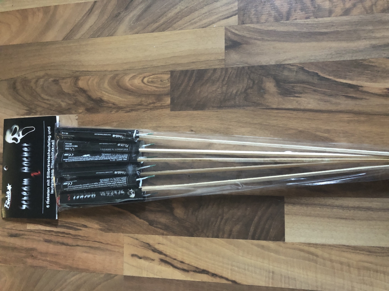 Salute Rockets FEUERWERK.net Datenbank | Funke Fajerwerki Scream Rocket 2 - Whistling ...
